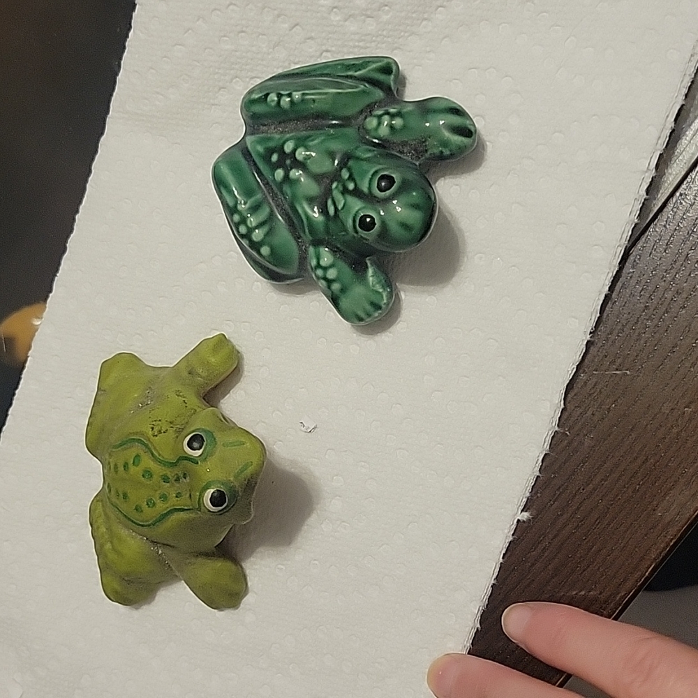 Frog figures male and female 😅